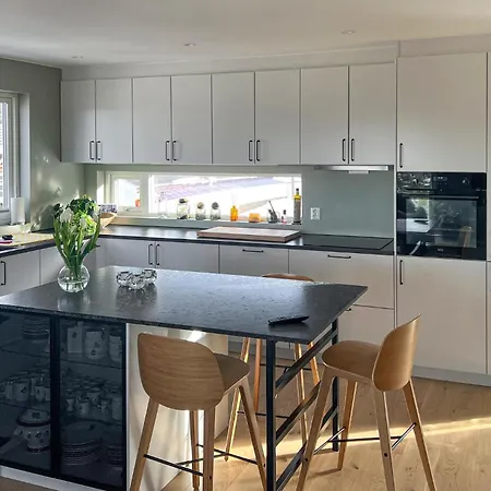 Lovely In With Kitchen Feriehus *